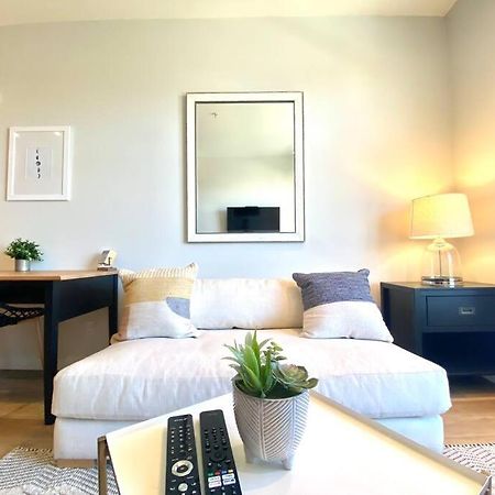 Lovely Brand New Condo Сидней Экстерьер фото