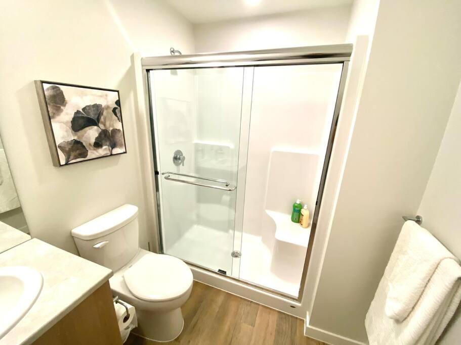 Lovely Brand New Condo Сидней Экстерьер фото